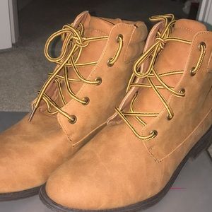 Combat winter boots (timberland style)